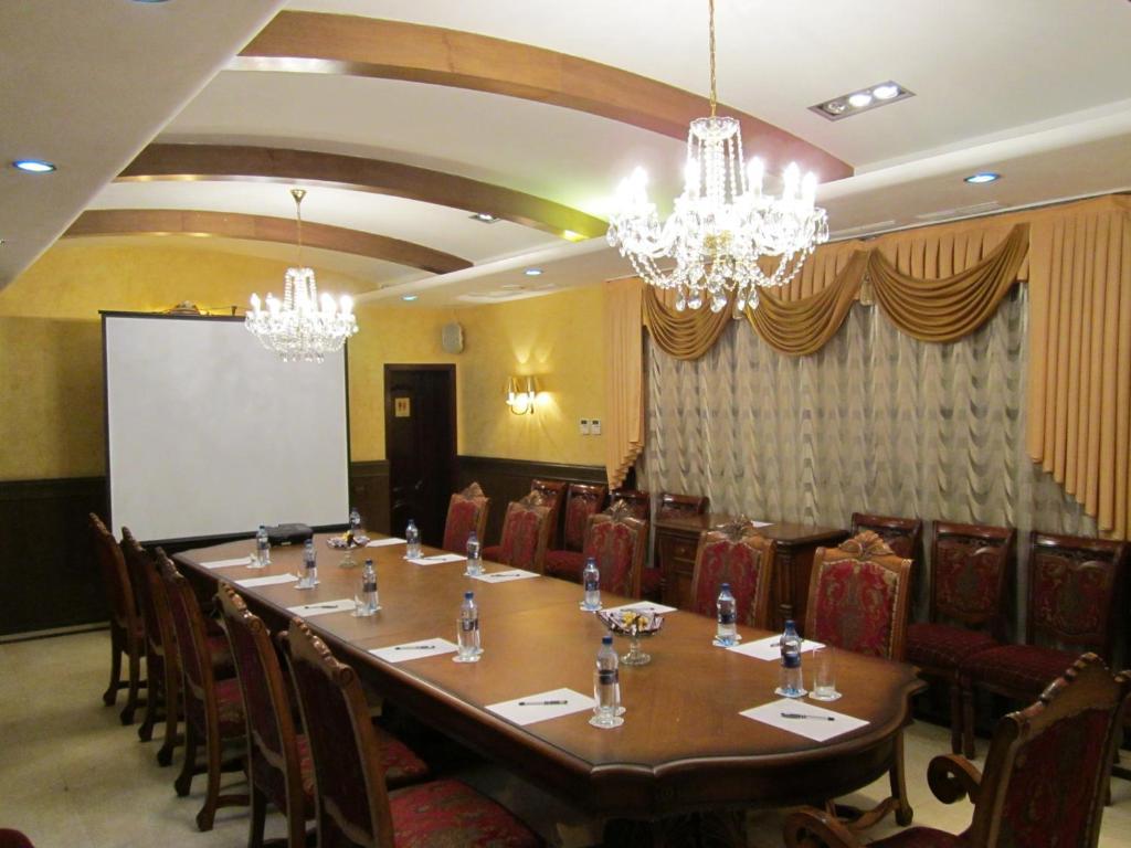 Merey Hotel Karagandy Exterior foto